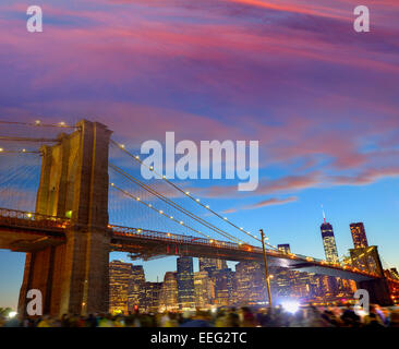 Ponte di Brooklyn e la skyline di Manhattan il 4 luglio a New York STATI UNITI D'AMERICA Foto Stock