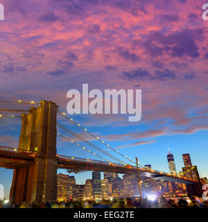 Ponte di Brooklyn e la skyline di Manhattan il 4 luglio a New York STATI UNITI D'AMERICA Foto Stock