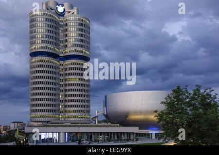 BMW-museo, BMW Firmenzentrale, München, Bayern, Deutschland, Europa, BMW-museo e sede della BMW di Monaco di Baviera, Germania Foto Stock