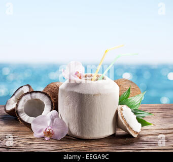 Acqua di cocco nel dado. Foto Stock
