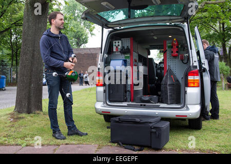 Berlino, Germania, Dirk sella, Tatortfotogarf, presenta il fuco della polizia di Berlino Foto Stock