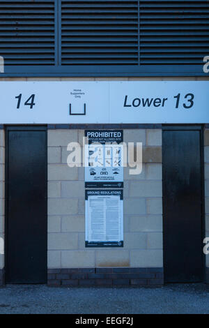 Tornelli al campo di calcio Foto Stock