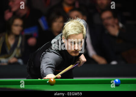 Alexandra Palace di Londra, Regno Unito. 18 gennaio, 2015. Masters Snooker finale di Shaun Murphy contro Neil Robertson. Robertson riproduce i cuscini Credito: Azione Sport Plus/Alamy Live News Foto Stock