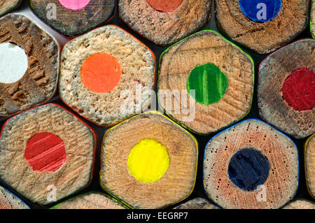 Matita colorata di estremità formanti a forma di esagono pattern Foto Stock