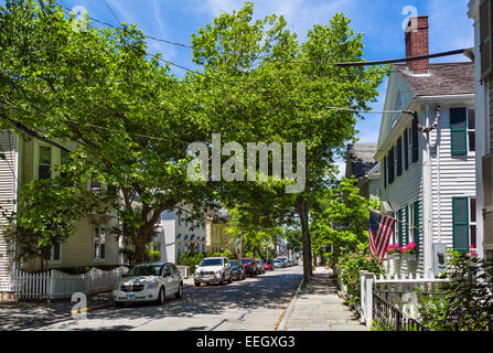 La strada principale del centro storico della città vecchia di Stonington, Connecticut, Stati Uniti d'America Foto Stock