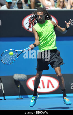 Melbourne, Australia. Xix gen, 2015. Australian Open di tennis da Melbourne Park. Dustin Brown di Germania colpisce un colpo nella sua partita contro Grigor Dimitrov della Bulgaria il giorno uno del 2015 Open di Australia a Melbourne Park, Melbourne, Australia. Credit: Azione Plus immagini di sport/Alamy Live News Foto Stock
