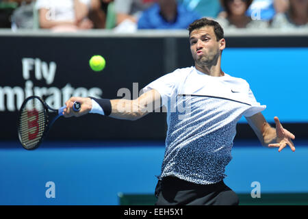 Melbourne, Australia. Xix gen, 2015. Australian Open di tennis da Melbourne Park. Grigor Dimitrov di Bulgaria colpisce un colpo nella sua partita contro Dustin Brown della Germania il giorno uno del 2015 Open di Australia a Melbourne Park, Melbourne, Australia. Credit: Azione Plus immagini di sport/Alamy Live News Foto Stock