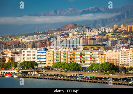 La mattina presto luce solare su Santa Cruz de Tenerife, Isole Canarie, Spagna Foto Stock