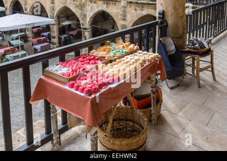 Il Buyuk (Il Grande Inn) Khan nella parte centrale della città capitale di Nicosia, a Cipro del Nord - solo uso editoriale Foto Stock