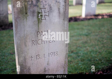 Lapide di un soldato tedesco al Commonwealth War Graves cimitero, Netley, Hampshire, Inghilterra, Regno Unito. Foto Stock