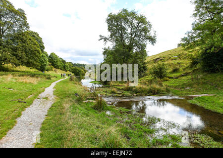 Cascate sul fiume Bradford, Bradford Dale, Youlgreave, Derbyshire Peak District Inghilterra REGNO UNITO Foto Stock