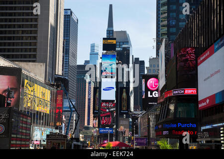 Times Square un importante quartiere commerciale nel centro di Manhattan, New York City Foto Stock