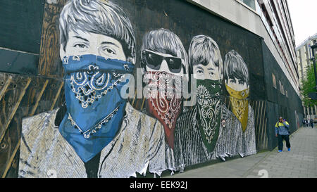 Beatles indossando bandana colorata fazzoletti da naso e da taschino dipinto sul muro graffiti Foto Stock