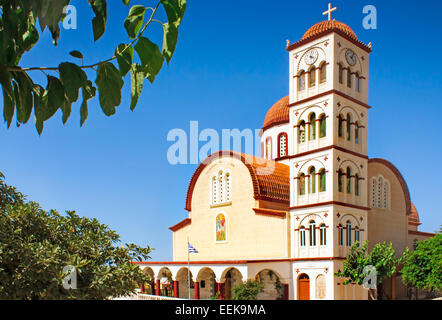 Grande e bella Chiesa Ortodossa sull isola di Creta in Rethymnon, Grecia. Foto Stock