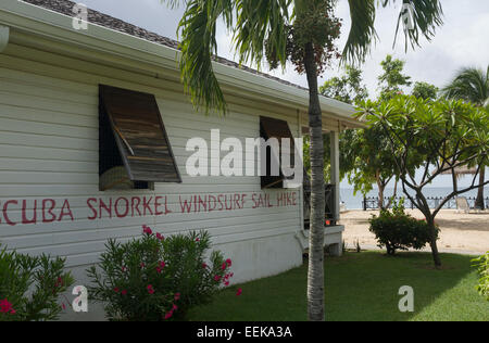 Grenada West Indies un negozio di noleggio di attrezzature sportive vicino a Grand Anse Beach Foto Stock