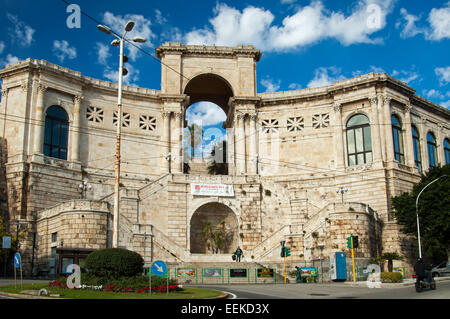 La prospettiva del Castello Edificio storico,città vecchia di Cagliari, Sardegna, Italia Foto Stock