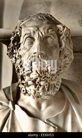 Ritratto di Omero scultura romana da un originale ellenistico del 200 A.C. marmo ( Omero è meglio conosciuto come l'autore dell'Iliade e l'odissea ) Roma Museo Capitolino Italia Italiano Foto Stock