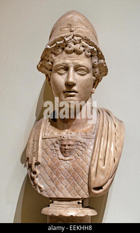 Busto di Athena ( dea della saggezza ) copia romana da un originale greco 2-3 secolo A.C. Roma Museo Capitolino Italia Italiano Foto Stock