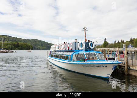 Il lago Windermere lancio crociera Miss Cumbria II attraccata a Bowness-on-Windermere pier sul Lago di Windermere. Quattro della sua classe di vento Foto Stock