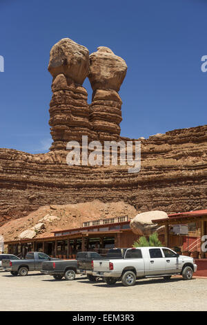 Formazione di roccia scogli gemelli e il cafe, Bluff, Utah, Stati Uniti Foto Stock