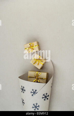 Carta natalizia con confezioni regalo Foto Stock
