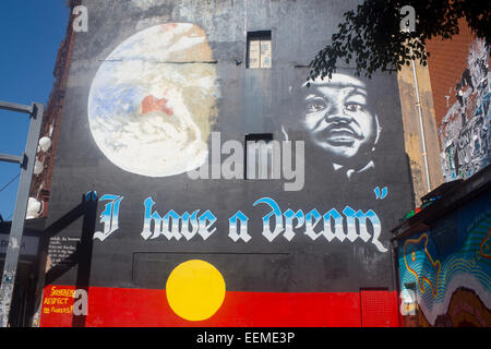 " Ho un 'Dream' Martin Luther King murale con Aborigeni Australiani indigeni bandiera King Street Newtown NSW Sydney Australia Foto Stock