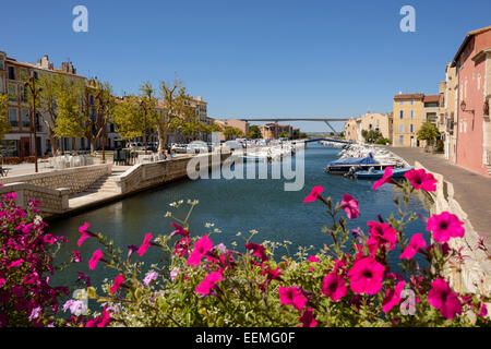 Vista di Martigues con A55 autostrada in background, Bouches du Rhone, PACA (Provence-Alpes-Côte d'Azur), Francia Foto Stock