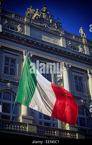 Friuli Venezia Giulia si trova nel nord-est Italia adiacente al confine con Austria e Slovenia. Trieste Piazza Unità d'Italia, ex Piazza Grande o Piazza Francesco Giuseppe, è la piazza più grande in Europa Foto Stock