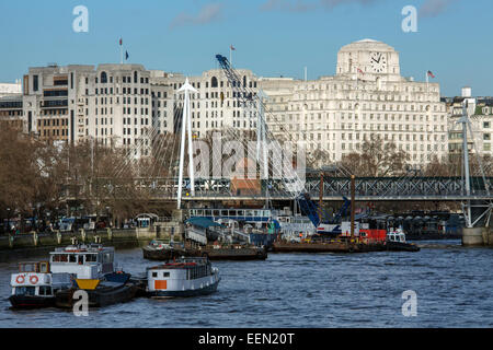 Il fiume il Tamigi a Londra, Inghilterra. Foto Stock