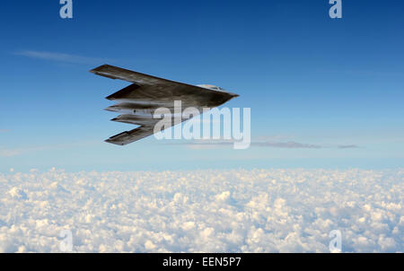 Moderno bombardiere stealth battenti in alta quota B-2 Spirit Foto Stock