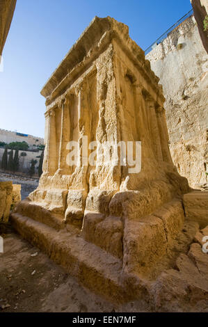 Secondo la Bibbia questa è la tomba di Zaccaria, figlio del sacerdote Jehoiada, ai piedi del monte degli ulivi, in K Foto Stock