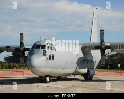 Militare moderna aereo di trasporto sul terreno C-130 Hercules Foto Stock