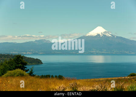 Osorno e riflessioni Foto Stock