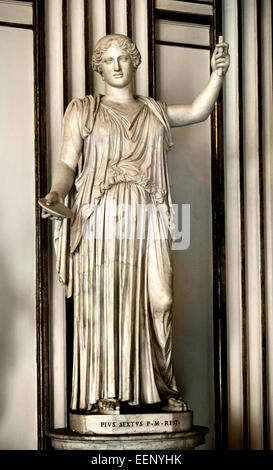 Demetra restaurato come Hera Romano Roma Museo Capitolino Italia Italiano Foto Stock