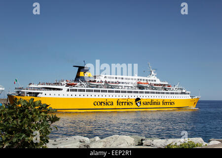 Corsica / TRAGHETTI SARDEGNA - CORSICA Victoria Genova barca a vela nel Mediterraneo Foto Stock