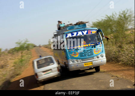 Un Janani Express ambulanza, Janani significa "madre" in Hindi, trasporta le donne incinte a centri di salute per dare nascita. Foto Stock