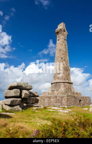 Il 1836 Monumento a Francesco signore de Dunstanville e Basset situato in corrispondenza della sommità di Carn Brea collina vicino a Redruth Cornwall Inghilterra Foto Stock