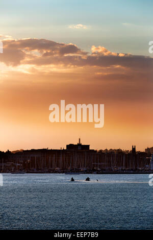 Arancione tramonto sulla Baia di Corio Geelong Australia Foto Stock