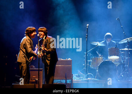 Barcellona - Lug 24: Abbey Road (banda tributo ai Beatles) esegue al Golden Revival Festival. Foto Stock