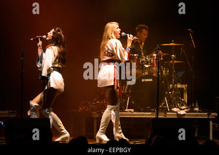 Barcellona - Lug 24: Bjorn Again (banda tributo Abba) esegue al Golden Revival Festival il 24 luglio 2014 a Barcellona, Spagna. Foto Stock