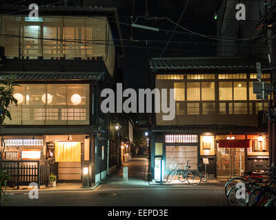 Hanami-koji case e ristoranti nel quartiere di Gion, Kyoto Foto Stock