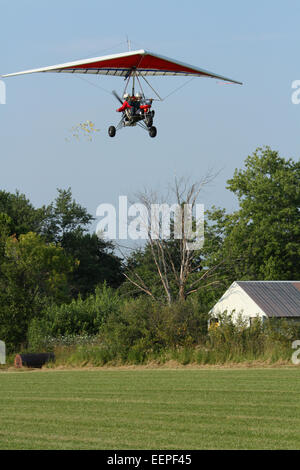 AIRBORNE WINDSPORTS bordo modello XT-912-L. Un peso-shift-controllo aereo sperimentale con modello Rotax 912 UL motore. Il Trike confi Foto Stock