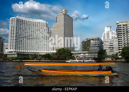 Chao Praya Express barca Bangkok, battello pubblico, traghetto. Bangkok. Asia. Shangri La Hotel. Il fiume Chao Phraya fa un ottimo modo t Foto Stock