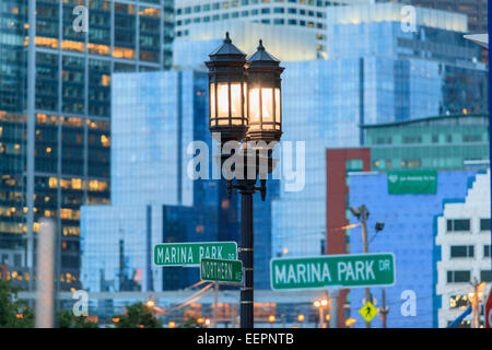 Lampione a intersezione di Marina Park Drive e Northern Avenue, Ventola zona molo, Boston, Massachusetts, STATI UNITI D'AMERICA Foto Stock