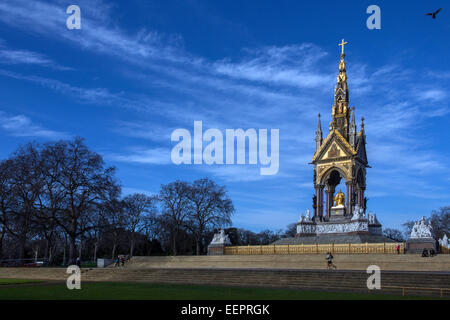 L'Albert Memorial è situato a Kensington Gardens a Londra, Inghilterra Foto Stock