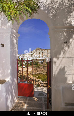 Dettaglio scatti in vicoli in ciottoli di Chora (Hora) tradizionale insediamento, la capitale di Sikinos isola, Cicladi Grecia Foto Stock