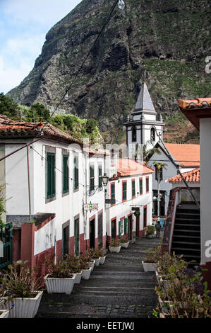 Reisen, Europa, il Portogallo, la Madera; Gasse und Kirche in Sao Vicente. Foto Stock