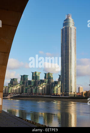 St George Wharf Tower luxury riverside appartamenti west London Inghilterra Europa Foto Stock