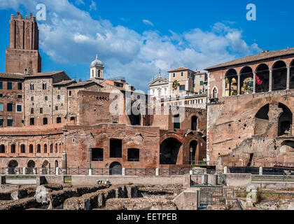 Mercati di Traiano (latino: Mercatus Traiani, italiano: Mercati di Traiano) è un grande complesso di rovine nella città di Roma, Italia Foto Stock