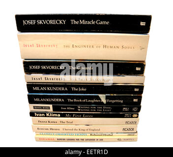 I libri tascabili da Czech autori: Skvorecky; Kundera; Klima; Kafka; Hrabal Foto Stock